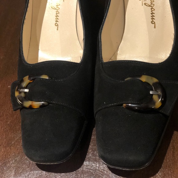 Vintage Salvatore Ferragamo 1990’s Suede Pumps - Picture 2 of 6